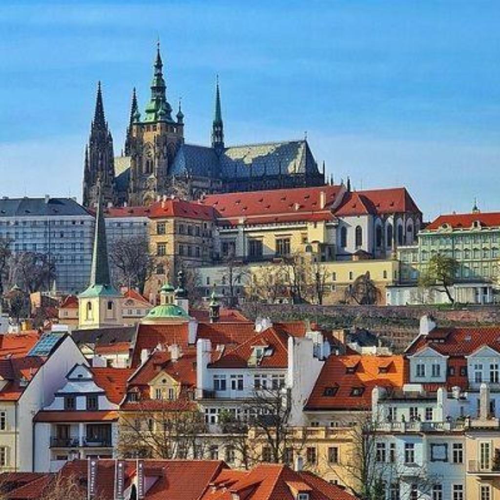 https://pixabay.com/de/photos/prag-schlafplatz-europa-7772872/